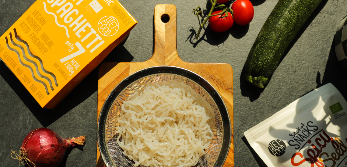 Fit konjac pasta with roasted vegetables and mozzarella